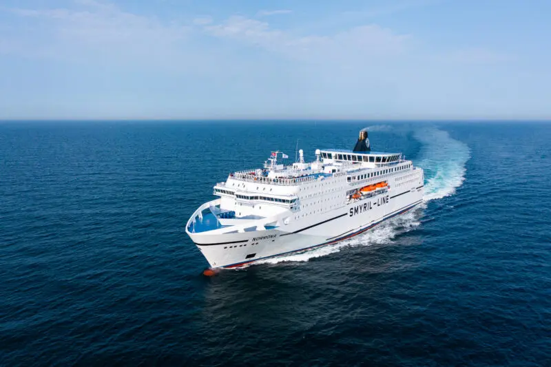 Ábyrgdari til messuna umborð á Norrönu